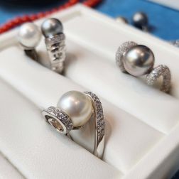 Anello Contrariè perla Tahiti e Australiana con Diamanti