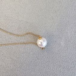 Teardrop Necklace with 8-9mm Akoya Pearl - yellow gold