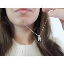 Girocollo Trilogy scalare con Diamante Blu foto indossata