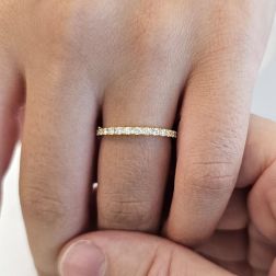 Photo of worn 19 diamonds scalar Veretta ring in 18kt Yellow gold