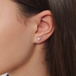 photo of worn Earrings with 4 mm freshwater pearls in white gold