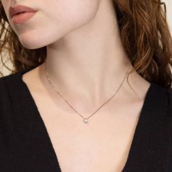 Girocollo Solitario Punto Luce 0.15ct foto indossata