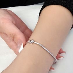 Bracciale Tennis Sfaccettato Diamanti con Stellina scorrevole foto indossata