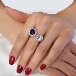 Anello Design Aperto Ametista 9mm e Acquamarina 7mm contorno Diamanti foto indossata