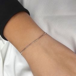 Photo of worn Bracelet venetian chain white gold 0.8mm