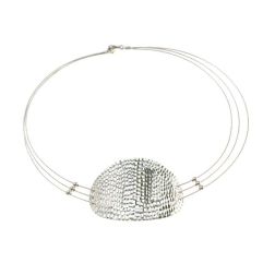 Girocollo semi-rigido Medaglione Curvo in Oro Bianco