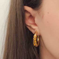 Boccole tonde oro giallo con smalto motivo animalier leopardato - 2.80cm x 5.20mm foto indossata