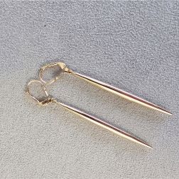 Super-lightweight Stiletto pendant earrings in yellow gold