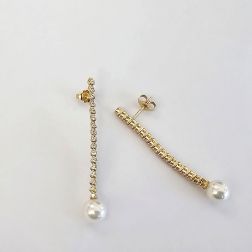 Yellow Gold Dangle Earrings with 34 Diamonds and Akoya Pearls