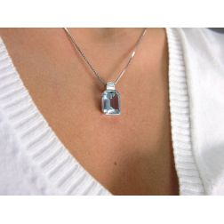 Collana Ciondolo Acquamarina Ottagonale foto indossata