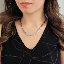 Photo of worn 45cm Venetian chain necklace – 5.2mm