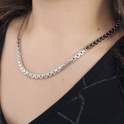 Photo of worn 45cm Venetian chain necklace – 5.2mm