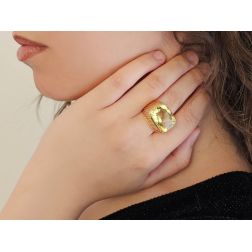 Anello Quarzo Lemon in Oro Giallo foto indossata