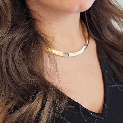 Photo of worn ‘Aura’ rigid necklace in yellow gold