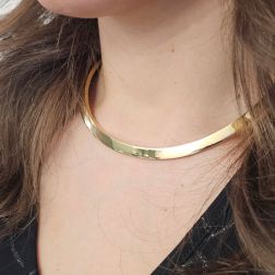 Photo of worn ‘Aura’ rigid necklace in yellow gold