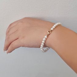 Bracciale Perle Freshwater con moschettone tondo in Oro Rosa 18kt foto indossata