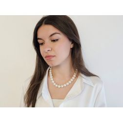 Collana Perle Freshwater 13.5-14mm - 11.50mm con susta interna in Oro Bianco 18kt foto indossata
