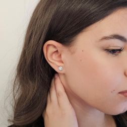 Photo of worn Light Point Earrings Diamonds with 0.26ct/0.27ct each Contoured