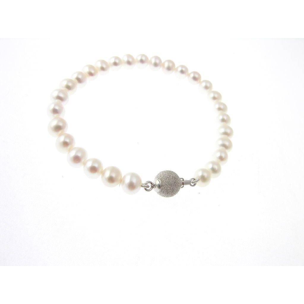 Pearl Bracelete with sparkle ball clasp in 18kt white gold Pearl Bracelete with sparkle ball clasp in 18kt white gold