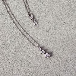 Girocollo Trilogy Sparkle Diamanti a Scalare in Oro Bianco