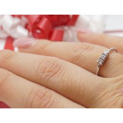 Photo of worn Ring Trilogy Basic 0,15ct