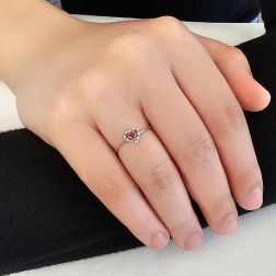 Easy Love Ruby White Gold Solitaire Ring