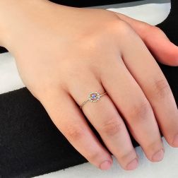Anello Solitario Easy Flower Zaffiro Blu Oro Bianco foto indossata