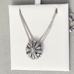 Blossom Necklace in 18kt White Gold with Diamonds
