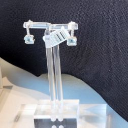 Orecchini con Acquamarina Quadrata 7x7mm e Barretta Diamanti
