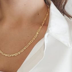 Photo of worn Necklace 50cm x 4.40mm faceted 1+1 Tiger chain yellow gold