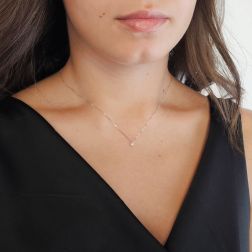 Collana Punto Luce Circle Sfaccettato da 0,012ct - 3.30mm foto indossata