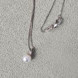 5.5mm Akoya Pearl Necklace with a 0.027ct Diamond