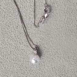 Collana Perla Akoya 7mm con Diamante 0.041ct