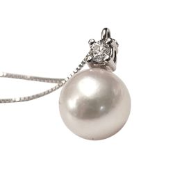 Collana Perla Akoya 8-8.50mm con Diamante 0.060ct