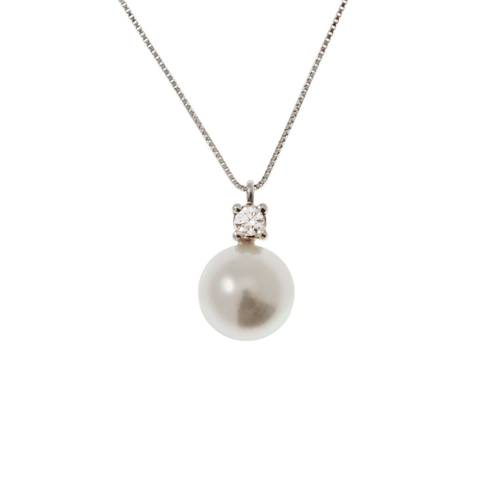 Akoya Pearl Necklace, 8–8.50 mm, with a 0.060 ct Diamond