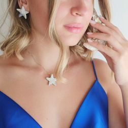 Orecchini Stella Marina Diamanti e Zaffiri Blu 3cm foto indossata