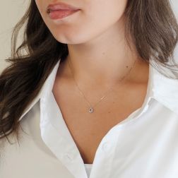 Girocollo Veneta 0.5mm Punto Luce Acquamarina Contornato Oro Bianco  - 6mm foto indossata