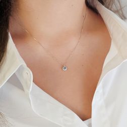 Girocollo Veneta 0.5mm Punto Luce Acquamarina Contornato Oro Bianco  - 6mm foto indossata