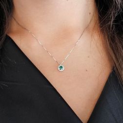 Girocollo Veneta 0.7mm Punto Luce Smeraldo Contornato Oro Bianco - 7mm foto indossata