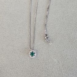 Veneta 0.7mm Necklace Emerald ‘Punto Luce’ Set in White Gold – 7mm
