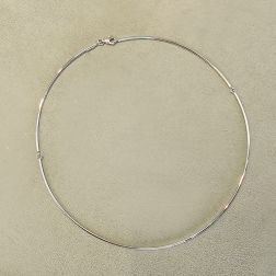 Girocollo Rigido con snodi spessore 1.5mm Oro Bianco