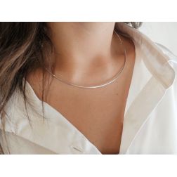 Girocollo Rigido con snodi spessore 1.5mm Oro Bianco foto indossata