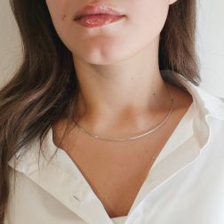 Girocollo Rigido con snodi spessore 1.5mm Oro Bianco foto indossata