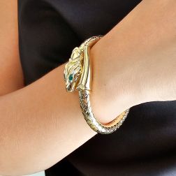 Bracciale Rigido Serpente con Smeraldi  foto indossata