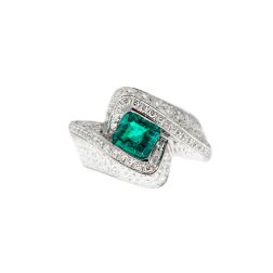 Anello Imperiale con Smeraldo Ottagonale e 124 Diamanti