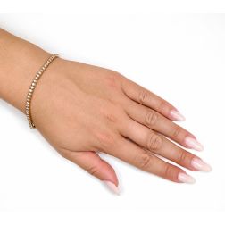 Bracciale Tennis a Piramide 74 Diamanti 17cm x 2.50mm. Foto indossata