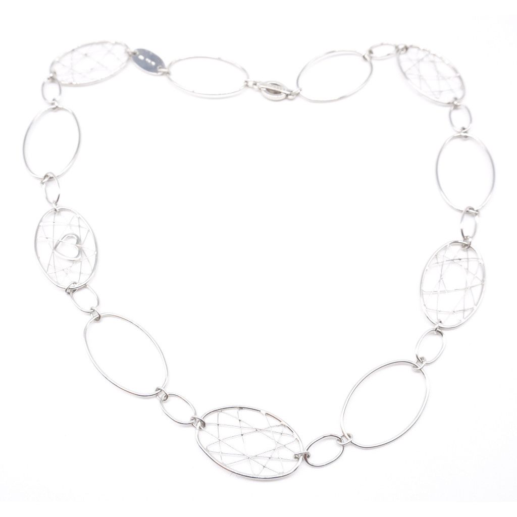 Net necklace in white gold