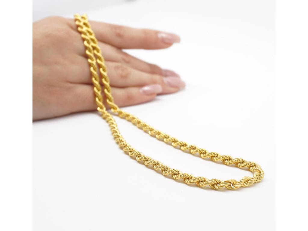 Rope necklace in 18 kt yellow gold.