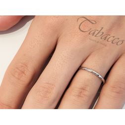 Photo of worn Wedding band Classic Francesina 1,5g White Gold UNOAERRE