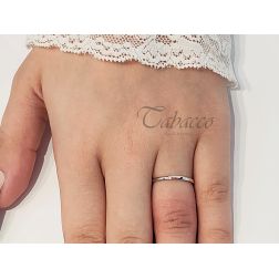 Photo of worn Wedding band Classic Francesina 1,5g White Gold UNOAERRE